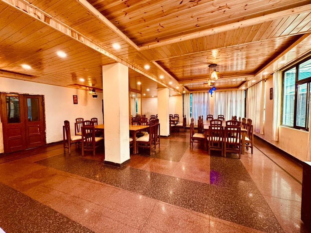 Manali Holiday Lnn - Gym, Spa, Dj Night, Pool Exterior foto